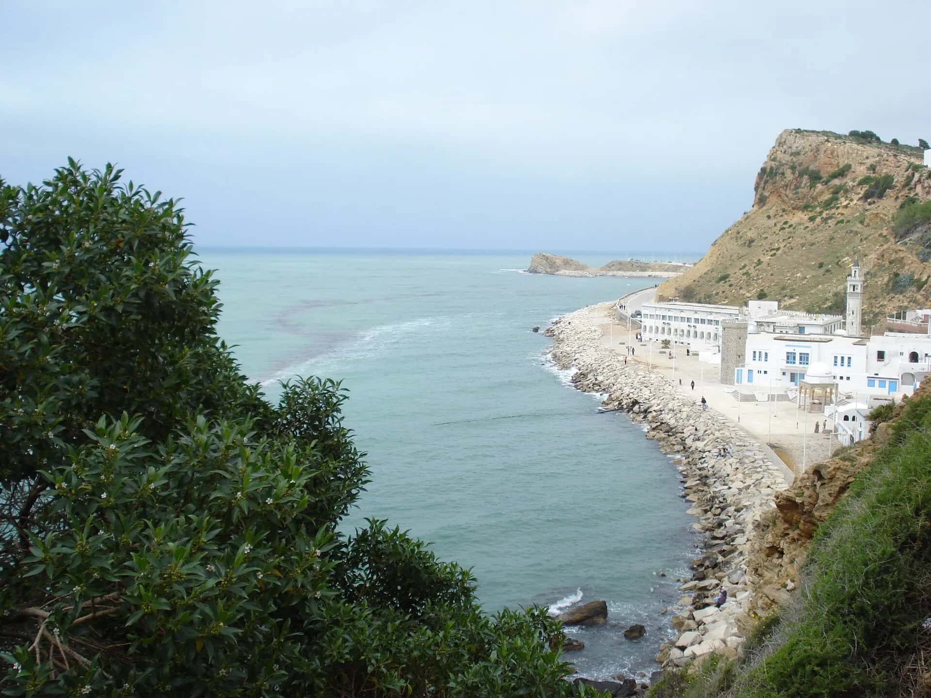 Il villaggio di Korbous tra la montagna e il mare