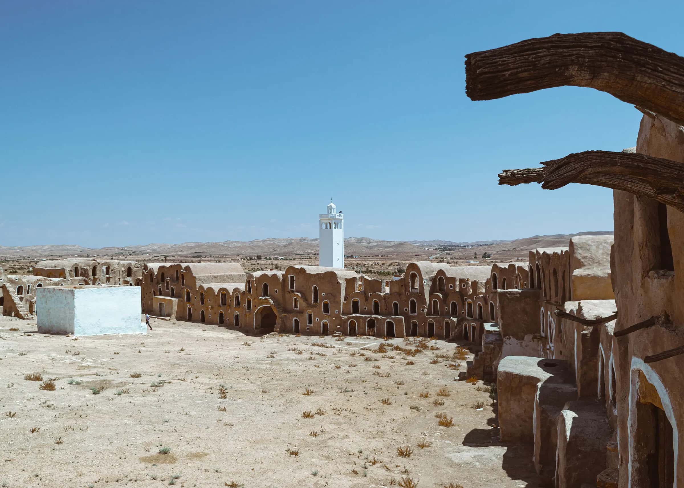 Greniers voûtés (ghorfas) d’un ksar berbère dans la région de Tataouine