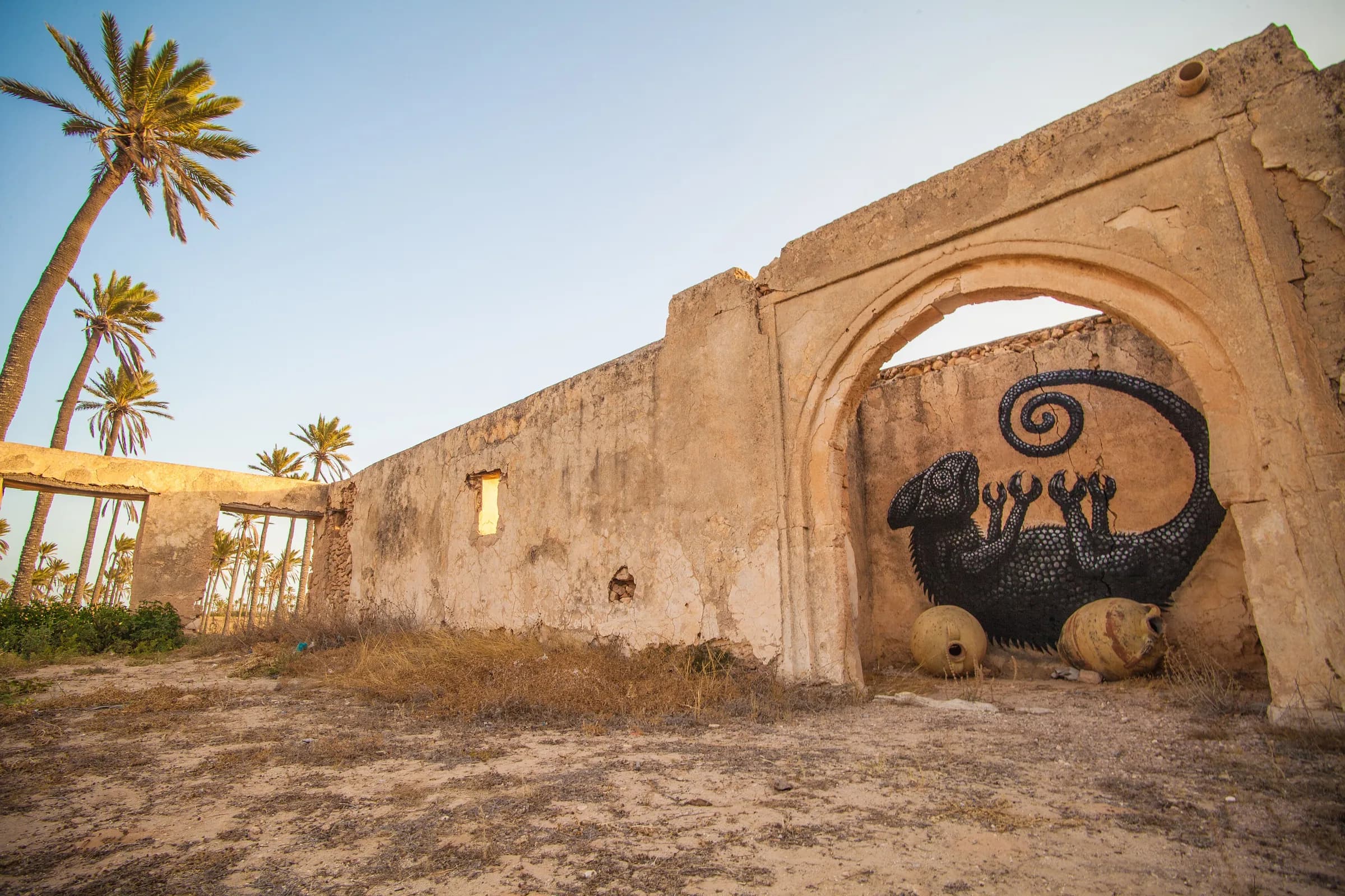 A chameleon mural by the artist ROA on an old gateway in Erriadh, Djerba (Djerbahood)